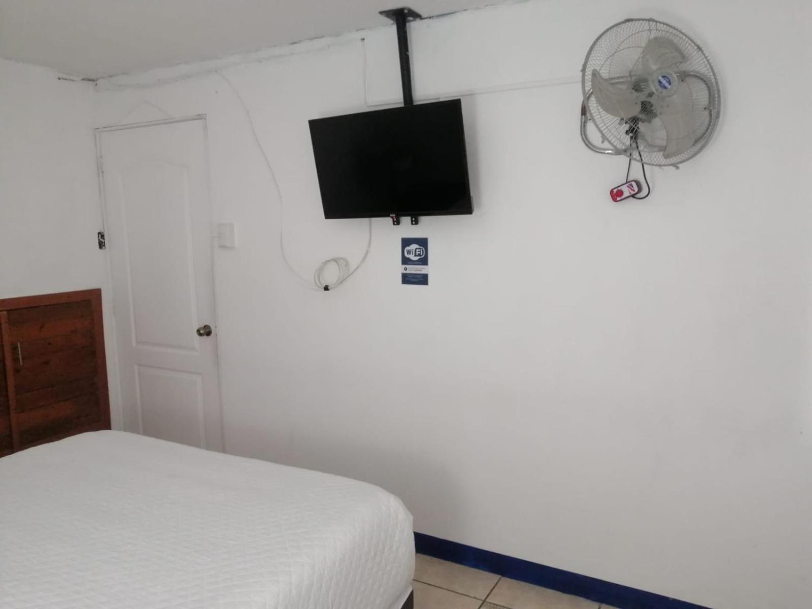 Global Airport Inn Free Shuttle グアテマラシティ エクステリア 写真